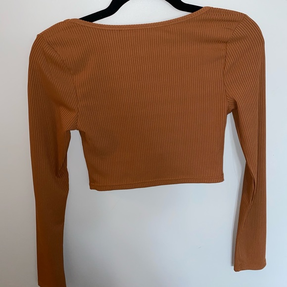 Runched Bust Ribbed Crop Top🤎 - Picture 2 of 3